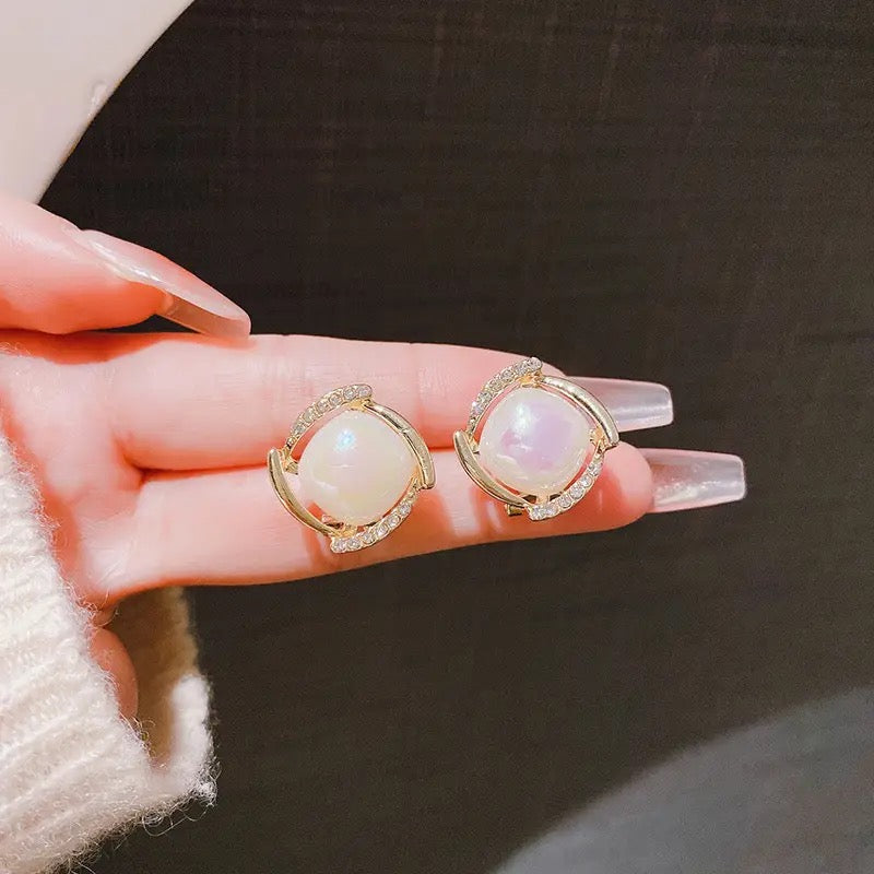 White Pearl Zirconia Gold Stud Earrings