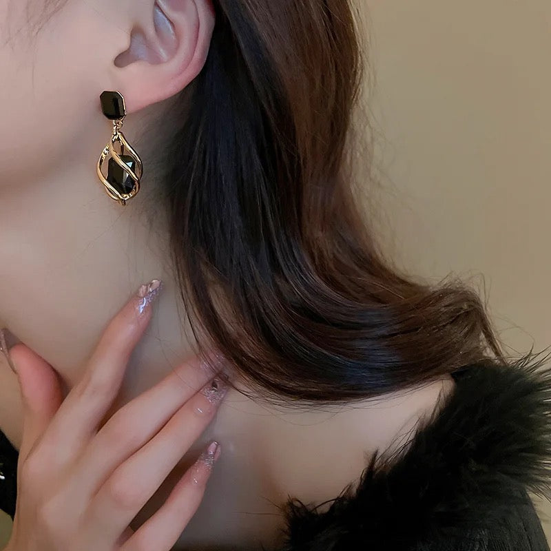 Black Trendy Twisted Crystal Water Drop Earring