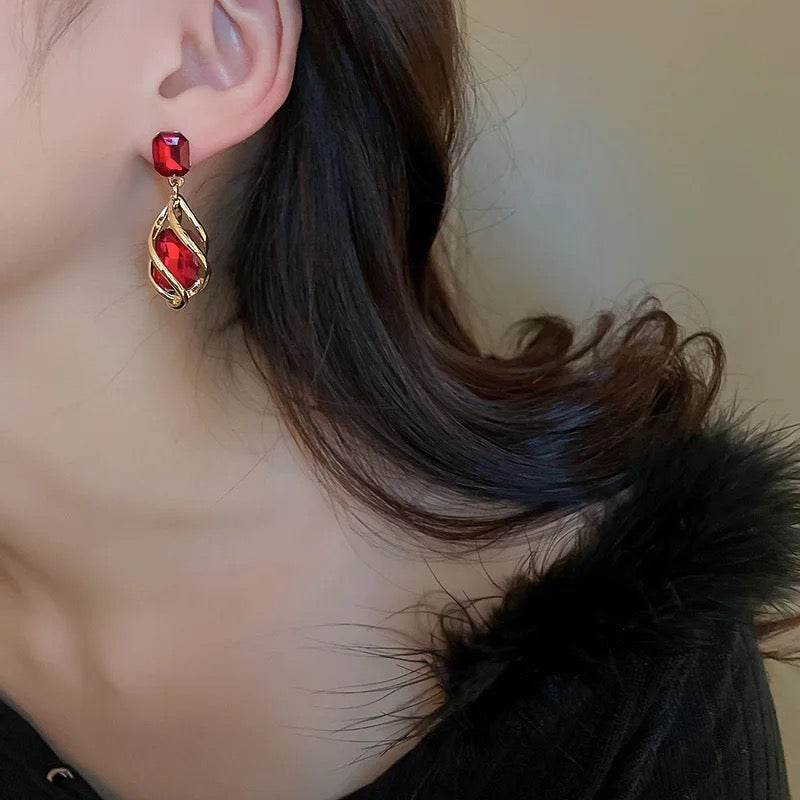 Trendy Twisted Crystal Water Drop Earring