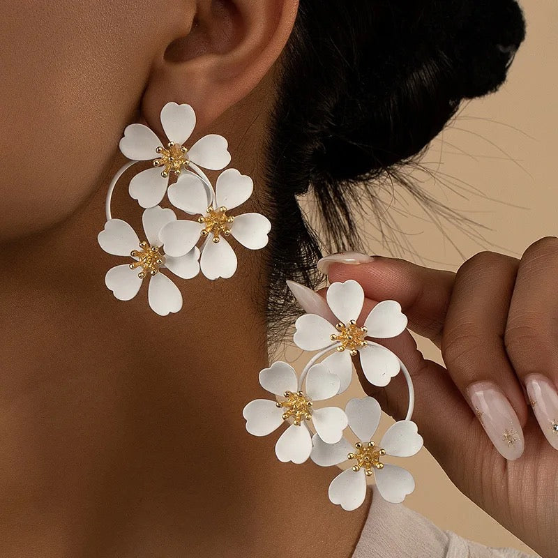 Vintage White Three Fllower Drop Earring