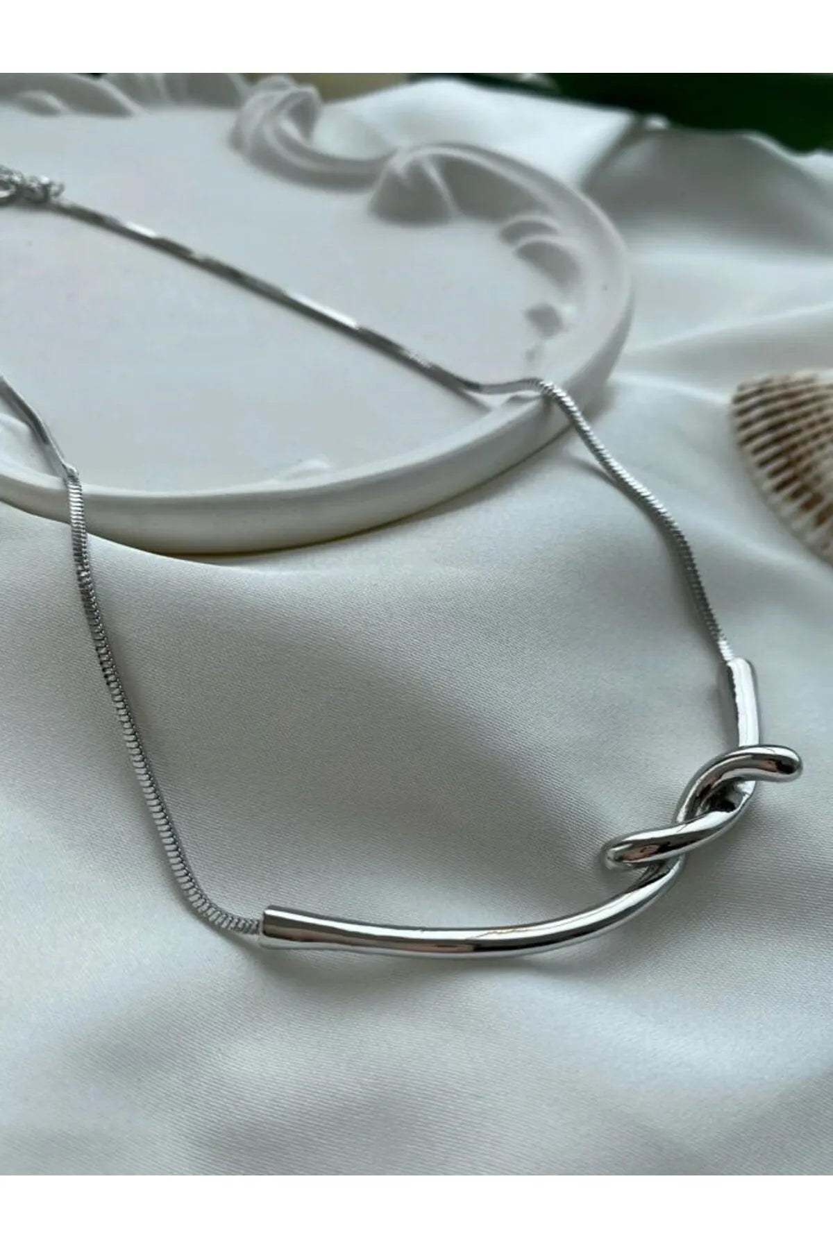 Simple Knot Silver Princess Necklace