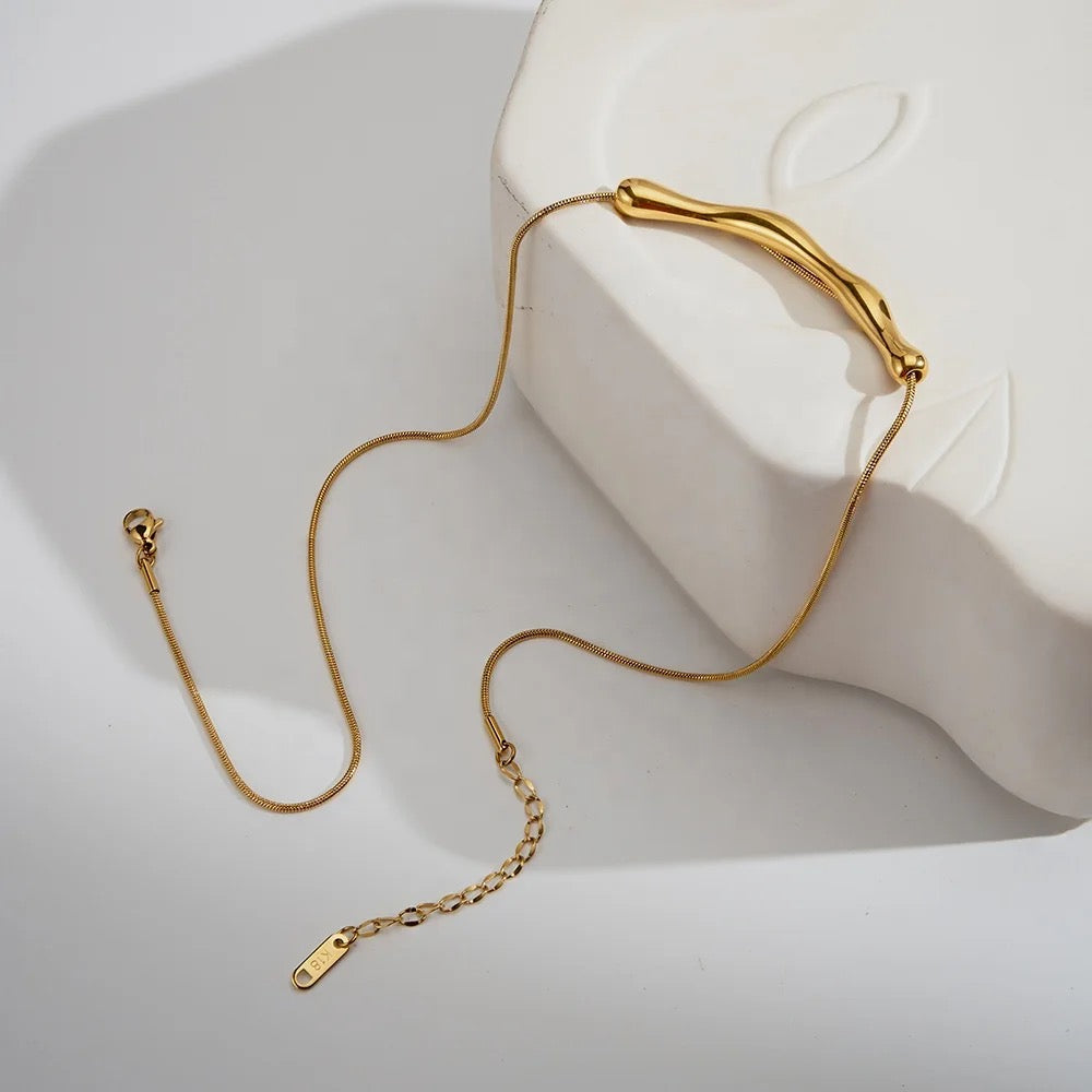 Wavy Pendant Snake Chain Necklace