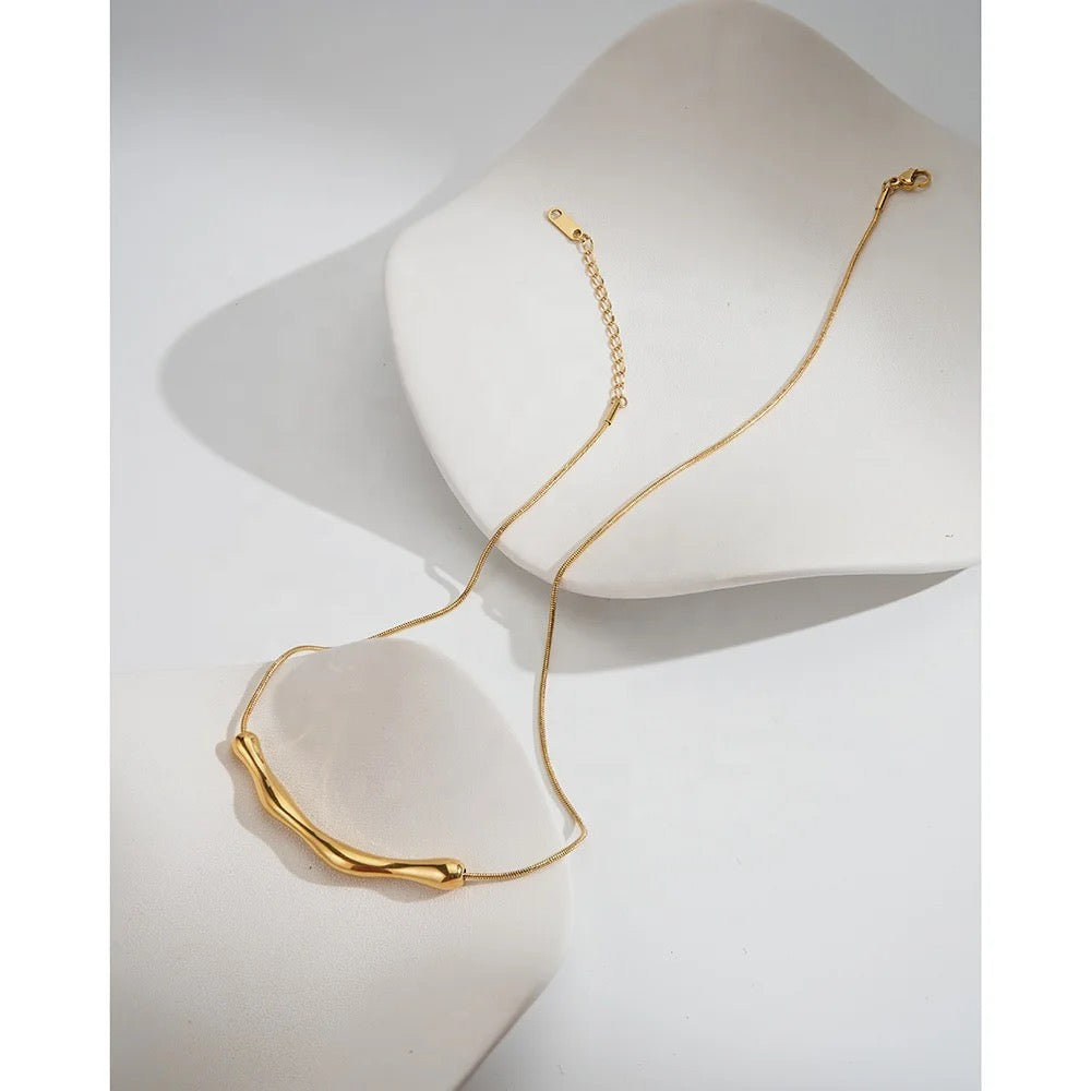 Wavy Pendant Snake Chain Necklace