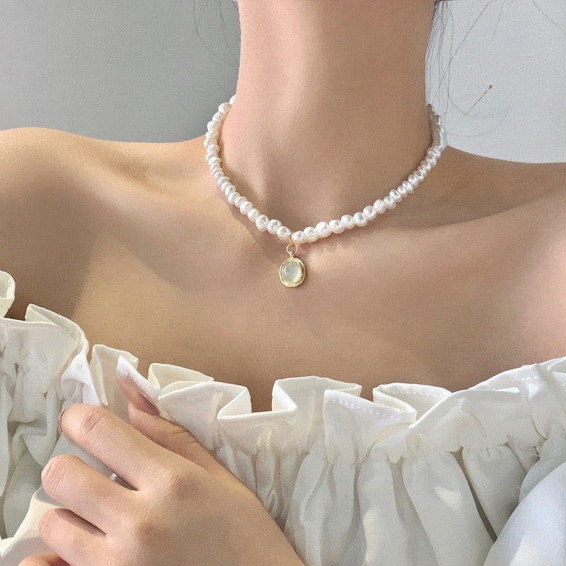 White Small Pearl Oval Pearl Pendant Necklace