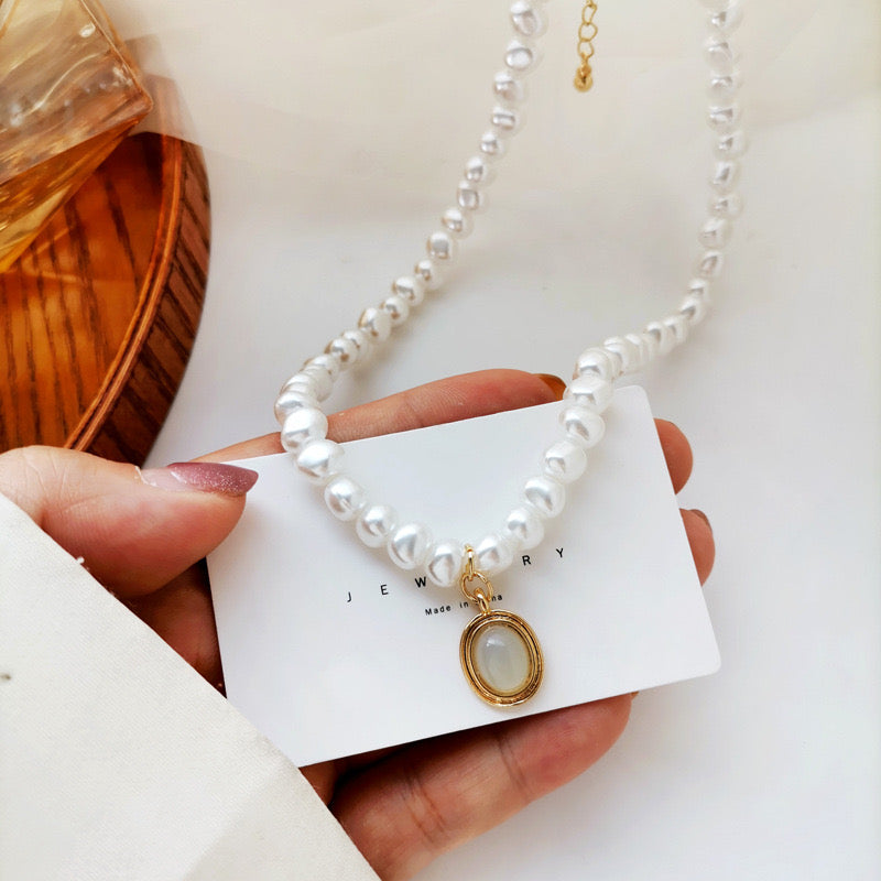 White Small Pearl Oval Pearl Pendant Necklace