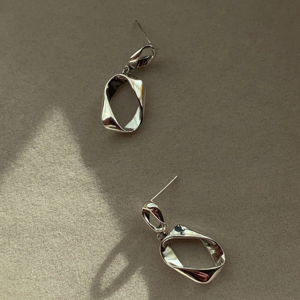 Curvy Wave Chunky Drop Earrings
