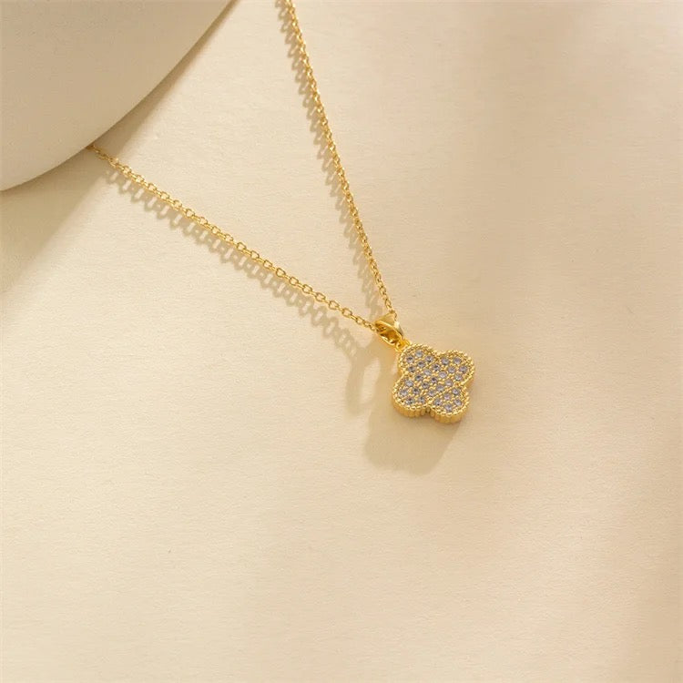 Zircon Dotted Gold Clover Classic St Stilver Necklace