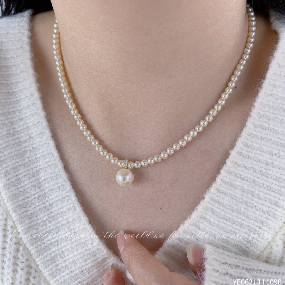 White Fresh Water Pearl Pendant Necklace