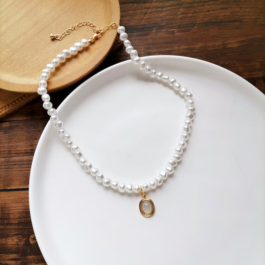 White Small Pearl Oval Pearl Pendant Necklace