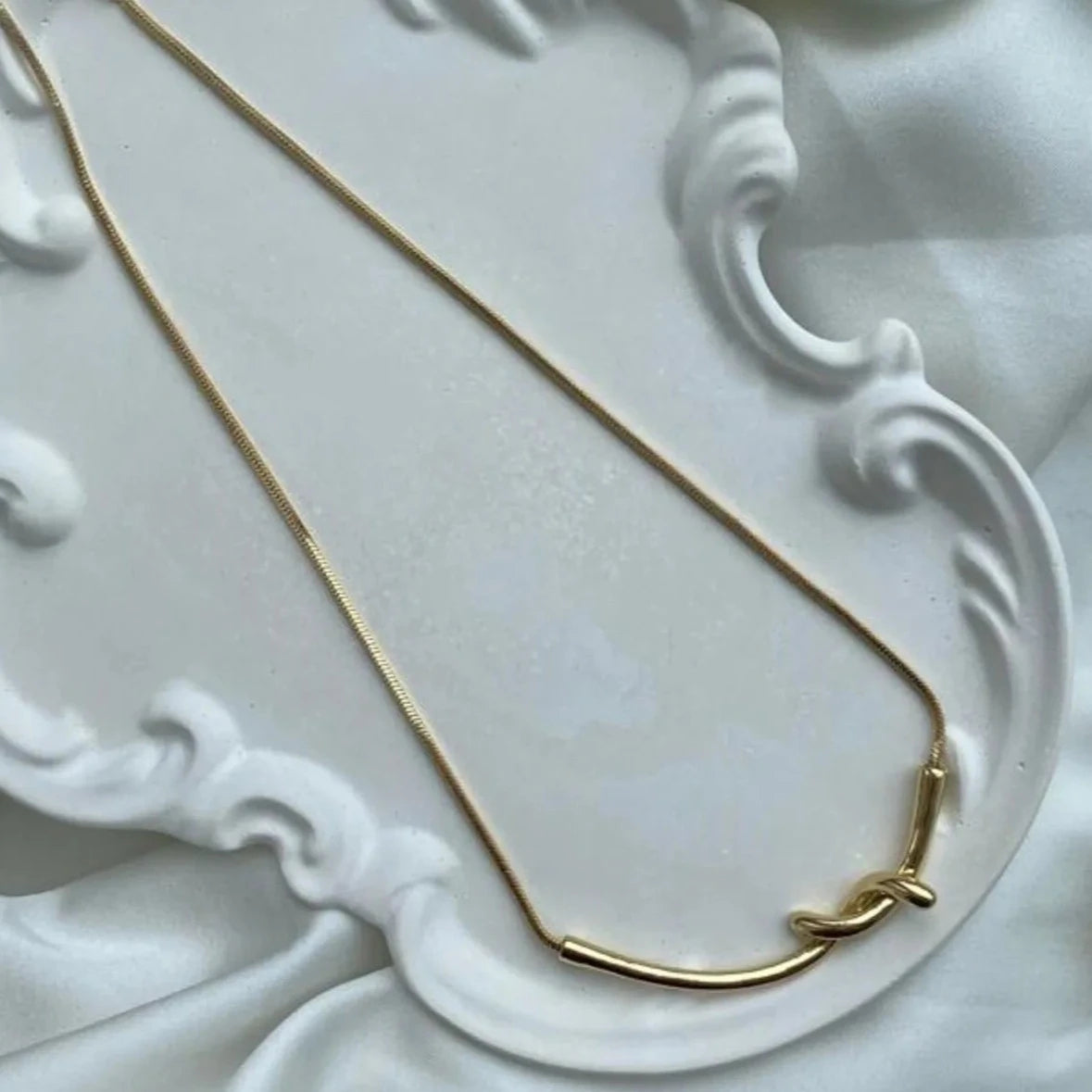 Simple Knot Gold Pendant Necklace