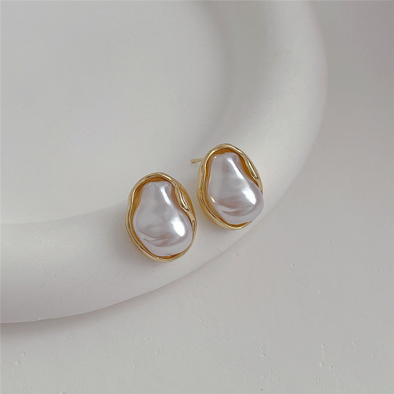 White Pebble Gold Layered Stud Earrings