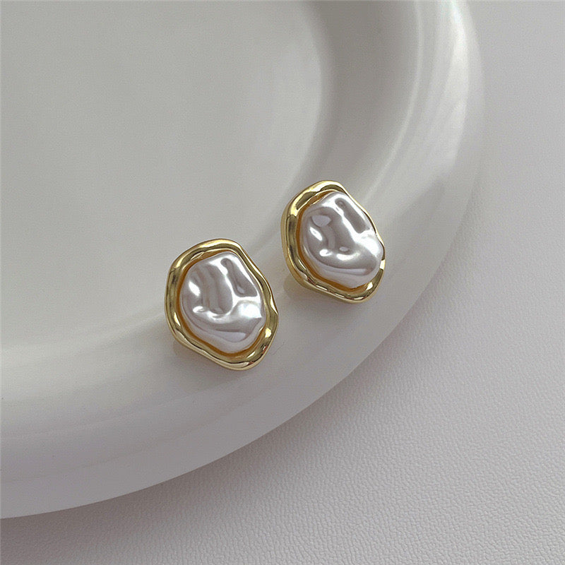 White Pebble Gold Layered Stud Earrings